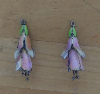 Par de colgantes/dijes vintage de flores rosa y verde tono plata de 2,5 cm Foto 1 de 3