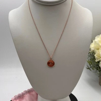 Collar Kate Spade NY Tono Oro Rosa Inicial Un Disco Colgante Uno en un Millón  Foto 1 de 4