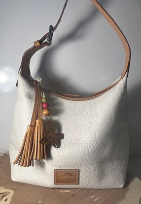 Bolso de Hombro Cartera Dooney & Bourke Grano Guijarro Paige Sac Color Hueso y Bronceado Foto 1 de 4