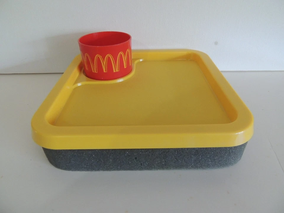 ВИНТАЖНЫЙ НЕИСПОЛЬЗОВАННЫЙ ПЛАСТИКОВЫЙ ЛОТОК MC DONALDS ИЗ ПЕНЫ С КРАСНОЙ ЧАШКОЙ - Изображение 1 из 3