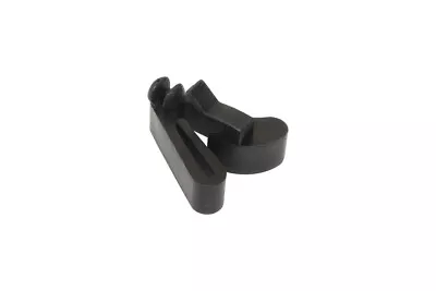 Fuel Flap Clip suitable for Land Rover Discovery 2 1999-2004 & Range Rover P38 - image 1 of 2