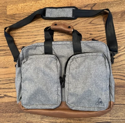 Mochila convertible gris para computadora portátil Le Coq Sportif bolso mensajero de hombro Francia Foto 1 de 4