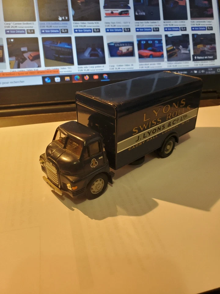 Corgi Golden Oldies 19301 Bedford S Lyons