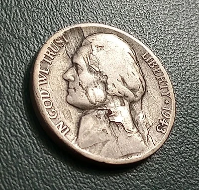 ERROR COIN  LAMINATION DETACHED WAR NICKEL  #1090 SILVER BAD ALLOY MIX - Image 1 of 4