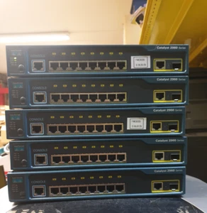 Cisco catalyst 2960 series Switch/WS-C2960-8TC-L avec alim - Bild 1 von 3