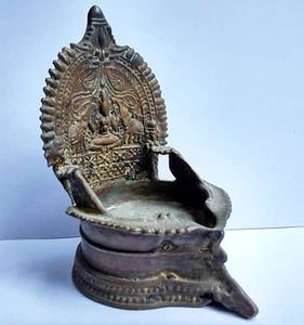 Ancienne lampe à huile en bronze Lakshmi Tamil Nadu Inde du Sud 18e - Imagen 1 de 7