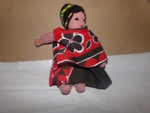 Vintage Indische Volkskunst Stoffpuppe Indien Perlen auf Kopf Arme Knöchel Blumenkleid - Bild 1 von 12