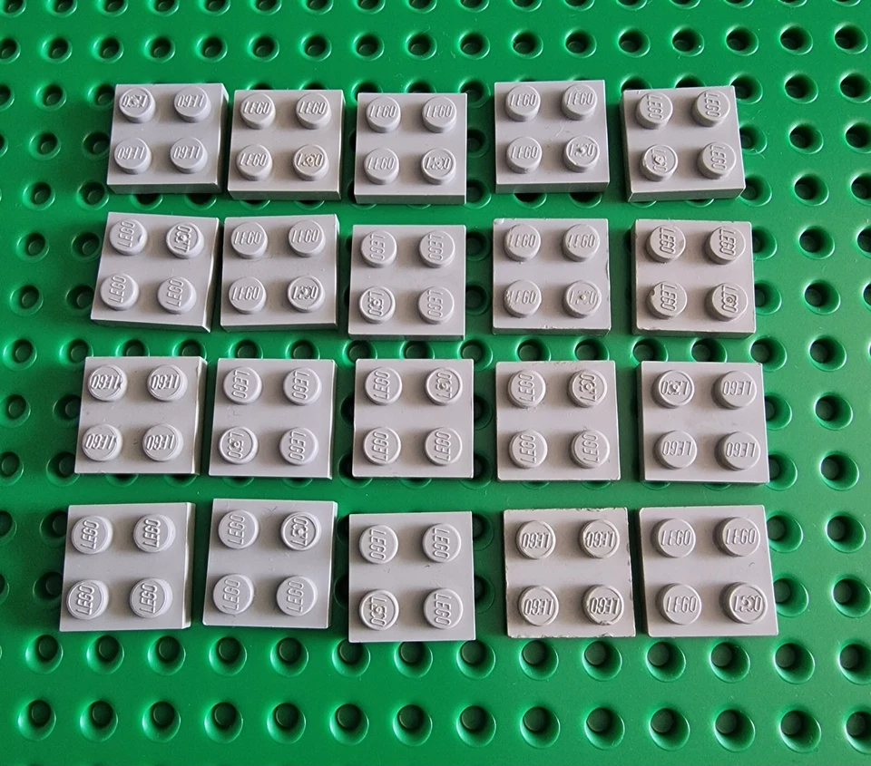 LEGO Platte Bauplatte Basisplatte 2x2 alt hellgrau 20 Stück basic plate 3022 R2 - Bild 1 von 1