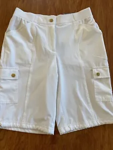 🎄Chico's Zenergy White Cargo Shorts Size 0 - Picture 1 of 6