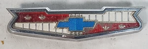 Original Vintage 1956 Chevrolet Bel Air capó emblema adorno parte 3722453-C-8 - Imagen 1 de 6