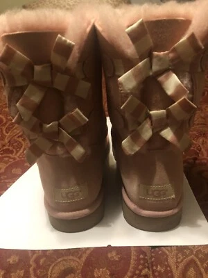 Rare Womens UGG Size 9 Bailey Bow Diagonal Stripes Light Pink - Image 1 of 4