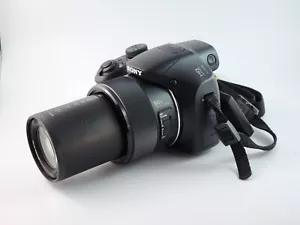 SONY Cybershot DSC-HX300 Full HD 20.4MP Digital Camera 50x Optical Zoom Tilt LCD - Picture 1 of 13