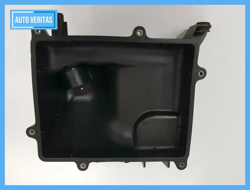 original Suzuki Vitara air filter housing air filter box body - Image 1 of 2