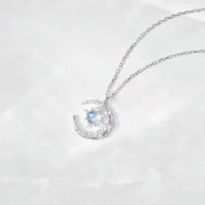 Exquisite Fashion Dream Star and Moon Pendant Necklace for Women Collar Chain - Imagen 1 de 11