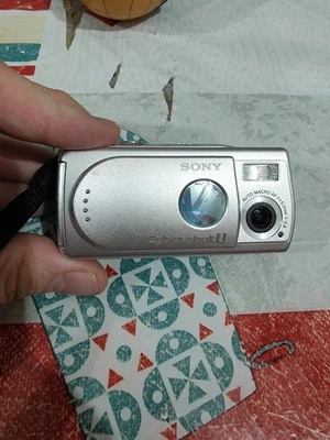 Fotocamera Sony Cyber-shot DSC-U30 - Immagine 1 di 4