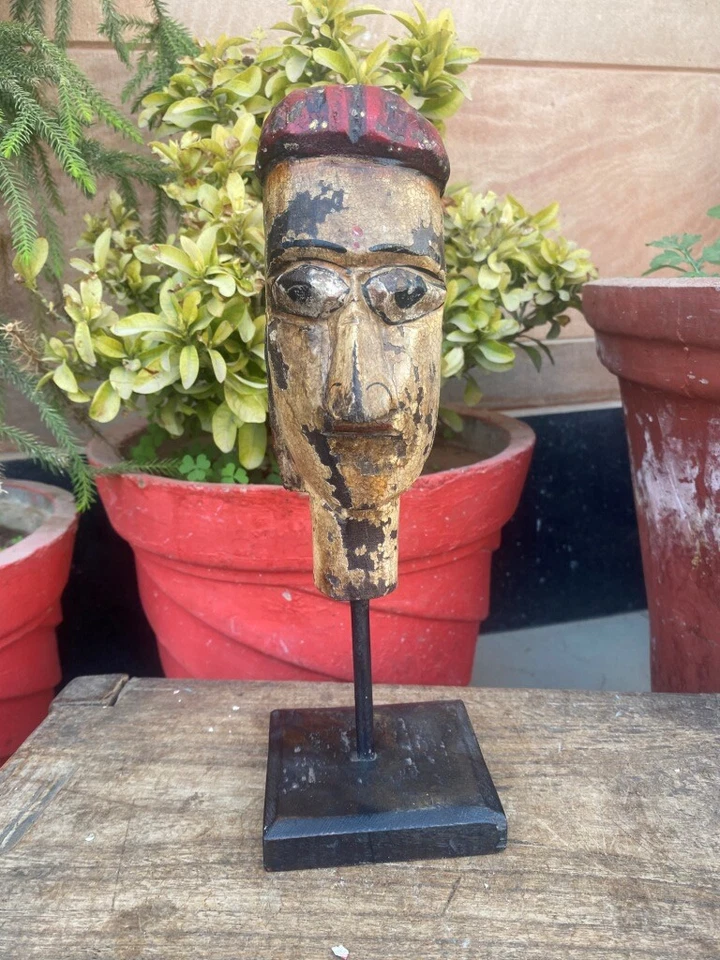 Antigua figura antigua de madera tallada a mano pintada mujer tribal estatua soporte de madera  Foto 1 de 4