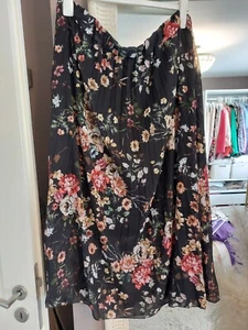 Langer Faltenrock schwarz mit BLUMEN Muster von VIVENTY Gr. 48 - Bild 1 von 2