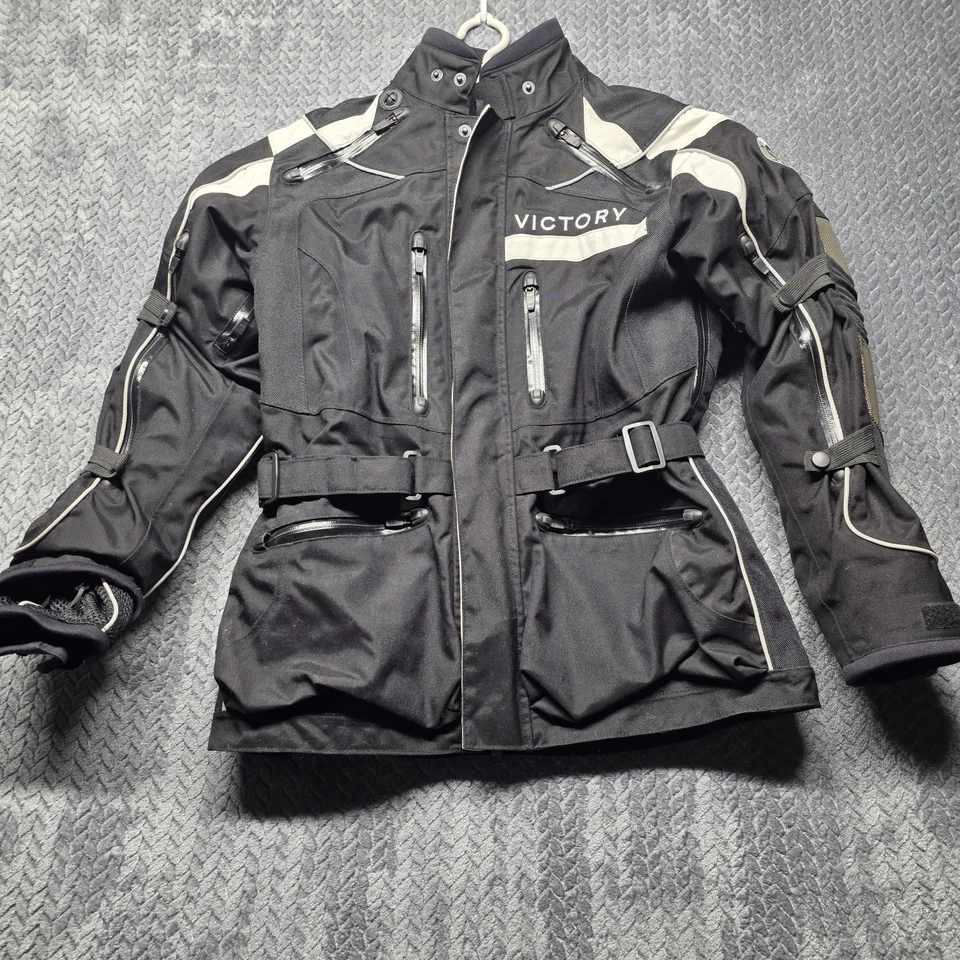 Женская текстильная туристическая куртка Victory Motorcycles Размер Small Цвет черный Светоотражающая броня - Изображение 1 из 4