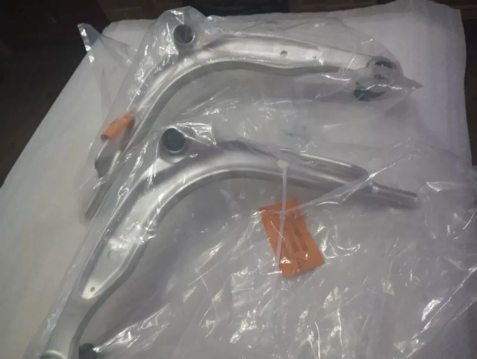 New BMW E30 M3 aluminium front wishbones / control arms. Left and Right - Image 1 of 4