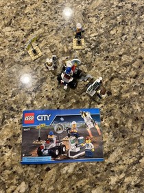 LEGO CITY: Space Starter Set (60077) Complete with Instruction manual