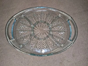 Bandeja relish dividida de vidrio con patrón de plumas Jeannette azul hielo de la década de 1940 de 5 partes - Imagen 1 de 4