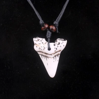 Haifischzahn Anhaenger Lederband Halskette Schmuck Stein - Bild 1 von 2