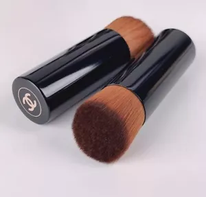 CHANEL Les Beiges Angled Foundation Brush AUTHENTIC - Picture 1 of 3