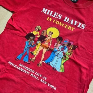 T-shirt unisex Miles Davis cotone rosso S-5XL US225 - Foto 1 di 2