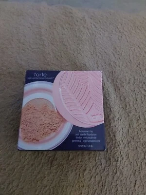 Base en polvo cremosa Tart High Performance Naturals Confidence Foto 1 de 4