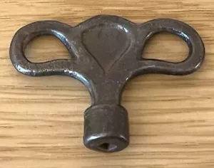 VINTAGE METAL CLOCK KEY - Picture 1 of 5