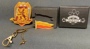 Harry Potter Gryffindor Lot of 2 Patch & Quidditch at Hogwarts Pennant Keychain - Picture 1 of 9