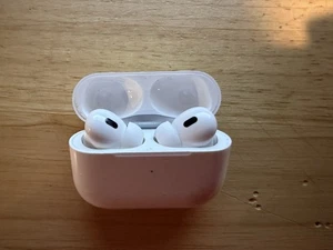 Apple wireless Airpods Pro 2nd Generation + Magsafe lighting charging Case - Photo 1 sur 4