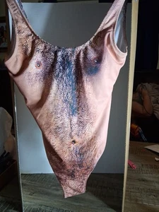 Haariger Mann Badeanzug lustiger Gag Geschenk Größe Small neu ohne Etikett Kostüm  - Bild 1 von 6