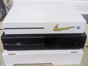 Xbox One S M1681, XBox One M1540 & PS4 Konsolen Konvolut (FOR PARTS/REPAIR UNGETESTET) - Bild 1 von 21