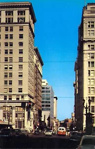 1954 Oregon Portland 6th Ave @ Yamhill guardando North Bus auto cartolina N28 - Foto 1 di 2