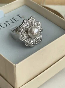 Stunning Vintage Signed MONET Ring Glass Pearl and Clear Rhinestones Size 8 - Picture 1 of 4
