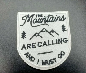 PATCH MOUNTAINS ARE CALLING AND YOU MUST GO PARCHE MONTAÑA NATURALEZA SCOUT ROPA - Picture 1 of 4