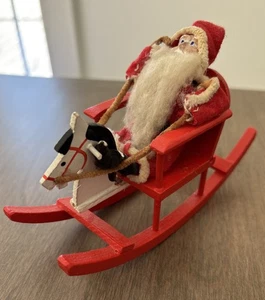 Ropa de fieltro facial de papel maché de Papá Noel de la República Democrática Alemana de colección en balancín - Imagen 1 de 8