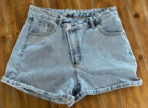 Pantaloncini in denim shein ~ taglia media ~ chiusura con bottoni incrociati - Foto 1 di 6