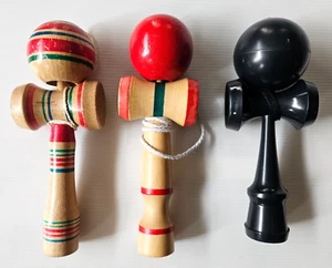 Juguete tradicional de madera vintage retro japonés Kendama multicolor Japón - Imagen 1 de 2