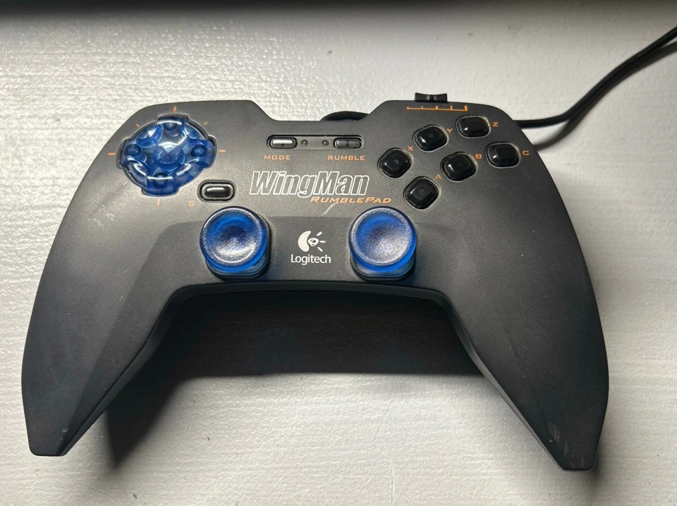 Controlador USB Logitech Wingman Rumblepad funciona muy bien Foto 1 de 1