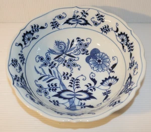 Vintage BLUE DANUBE 9 1/4” Serving Bowl, Blue Onion Pattern, Scalloped Edges - Picture 1 of 9