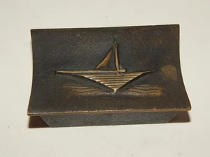 Bronze Dose Abstrakter Dekor SEGELBOOT 1950/60er Jahre geschwungene Form - Picture 1 of 9