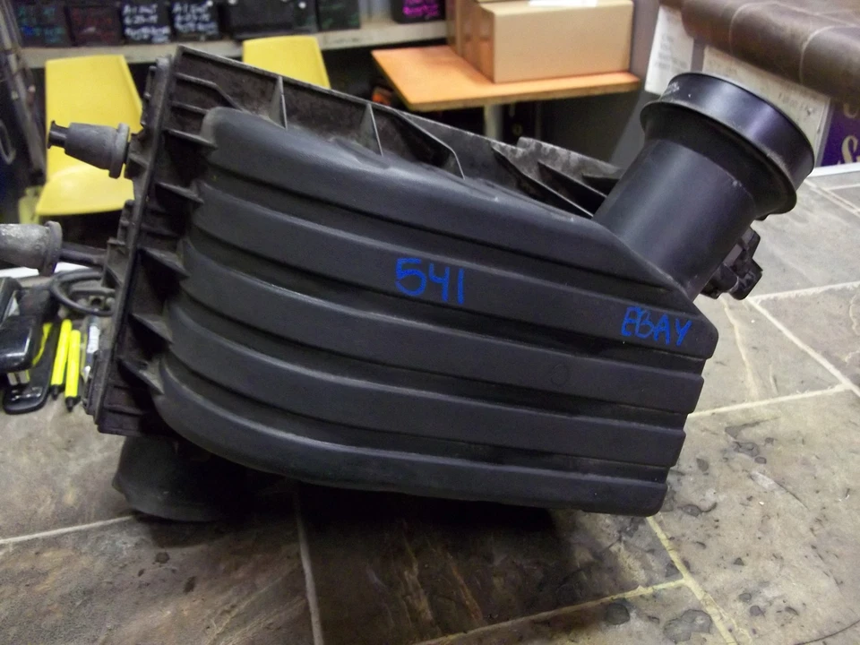 04 05 2004 2005 MERCURY MOUNTAINEER FORD EXPLORER OEM AIR CLEANER AIR BOX  - Image 1 of 3