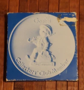 Goebel Collectors Club Member Bisque Disc (1976) M I Hummel West Germany  - Picture 1 of 7
