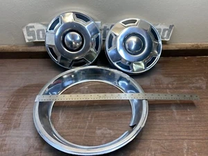 1982 Chevy Chevrolet GMC Square Body C30 Truck 1 Beauty Trim Ring & 2 Hub Caps - Picture 1 of 18