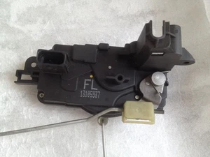 2006 OPEL ASTRA H DOOR LOCK FRONT RIGHT 13105937 GM VAUXHALL O/S - Picture 1 of 3