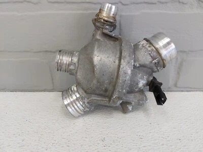 2006-2011 BMW 328i coupe engine coolant thermostat and housing E92 120K OEM Foto 1 de 4