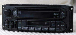 Radio reproductor de CD y casete Dodge Jeep Chrysler 2002-2007 AM/FM P05091605AD - Imagen 1 de 10