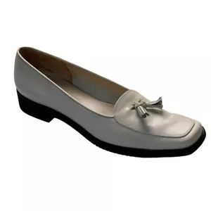 SALVATORE FERRAGAMO Women’s Shoes Ivory Leather Tassel Accent Heels Size 8.5AAAA - Picture 1 of 12